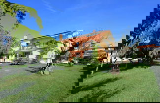 Foto 1 - Nice Apartment With Large Garden