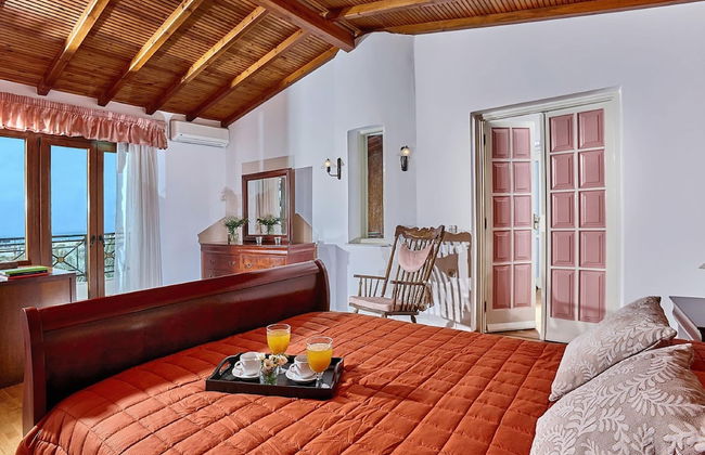 Fantastic Holiday Home in Karteros With Pool - Photo 3