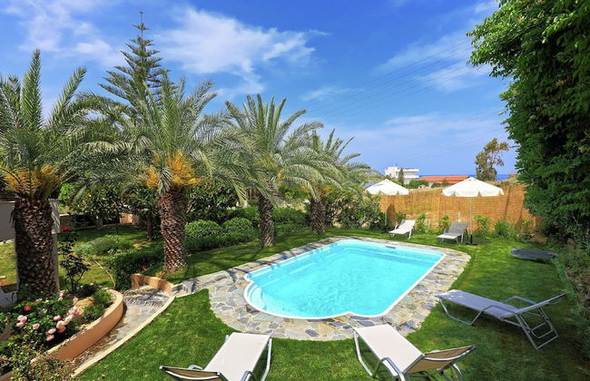 Fantastic Holiday Home in Karteros With Pool - Photo 16