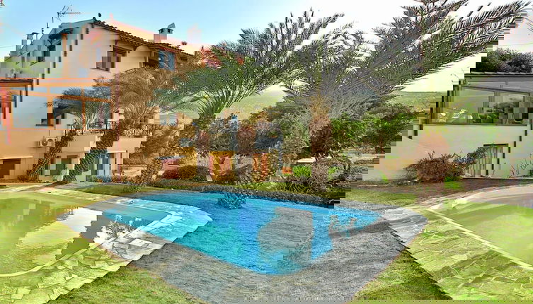Foto 1 - Fantastic Holiday Home in Karteros With Pool