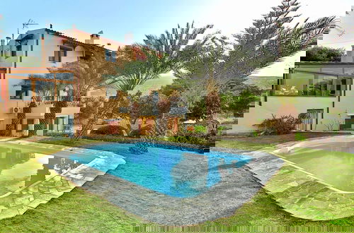 Foto 1 - Fantastic Holiday Home in Karteros With Pool