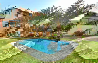 Foto 1 - Fantastic Holiday Home in Karteros With Pool