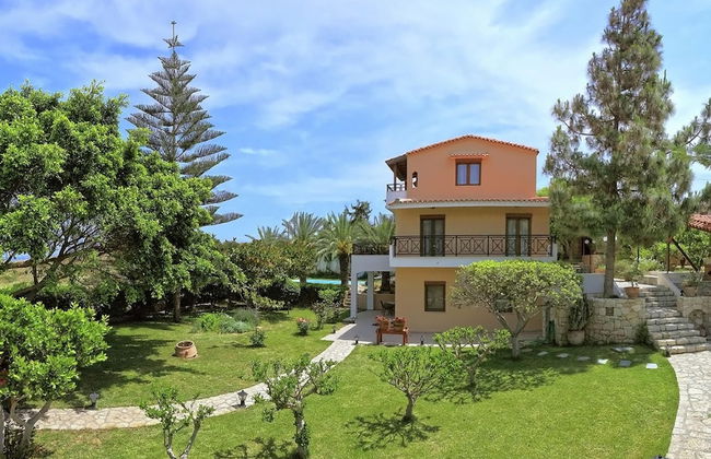 Fantastic Holiday Home in Karteros With Pool - Photo 33