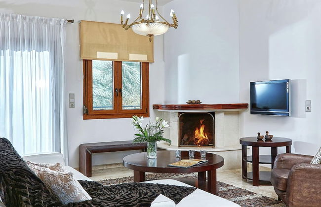Fantastic Holiday Home in Karteros With Pool - Photo 10