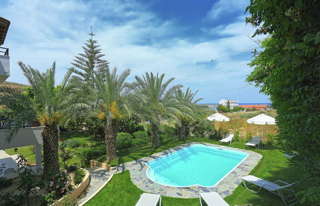 Fantastic Holiday Home in Karteros With Pool - Photo 13