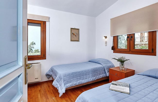 Fantastic Holiday Home in Karteros With Pool - Photo 5