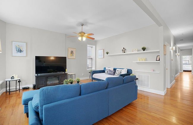 Spacious 3-Bedroom with King Bed - Foto 9