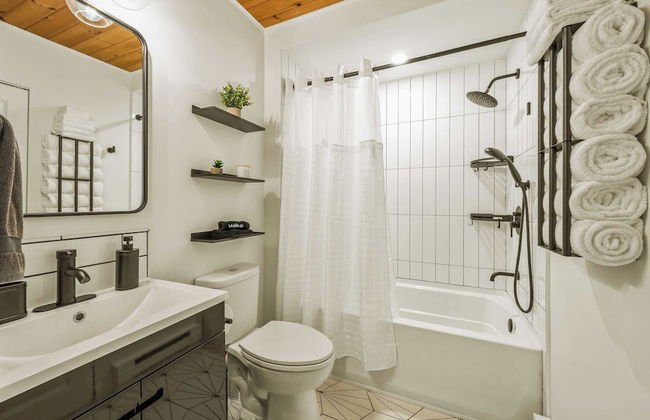 Hot Tub, Lake Access + Community Amenities Somerset Lodge by Avantstay - Foto 19
