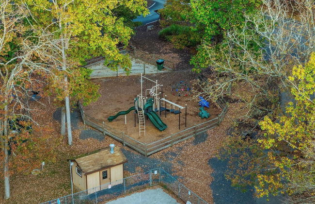 Hot Tub, Lake Access + Community Amenities Somerset Lodge by Avantstay - Foto 57