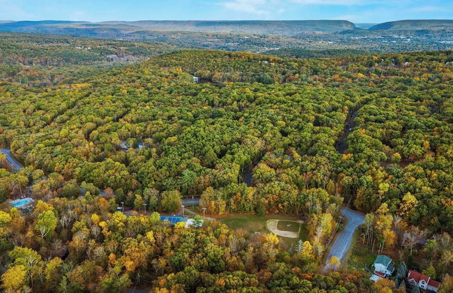 Hot Tub, Lake Access + Community Amenities Somerset Lodge by Avantstay - Foto 62