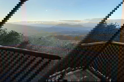 Foto 29 - Luxury Cabin With Exclusive Privacy Incredible Mountain Views Hot Tub Pool PET Friendly