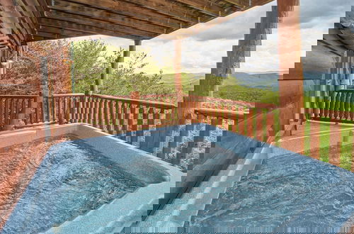 Foto 32 - Luxury Cabin With Exclusive Privacy Incredible Mountain Views Hot Tub Pool PET Friendly
