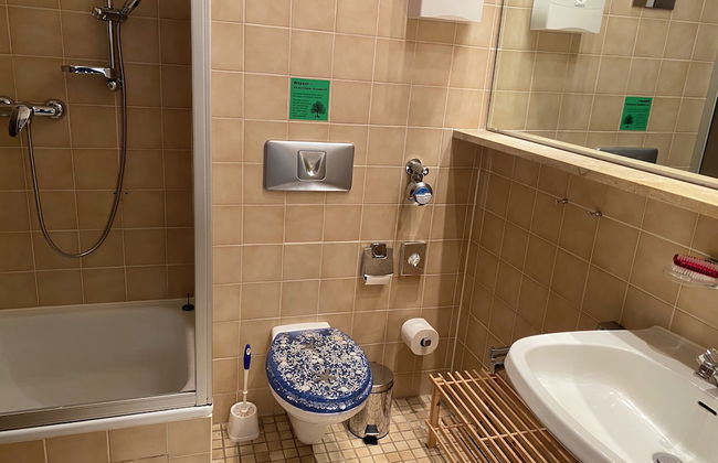 Stylish Apartment With Modern Amenities and Scenic Views - Foto 7