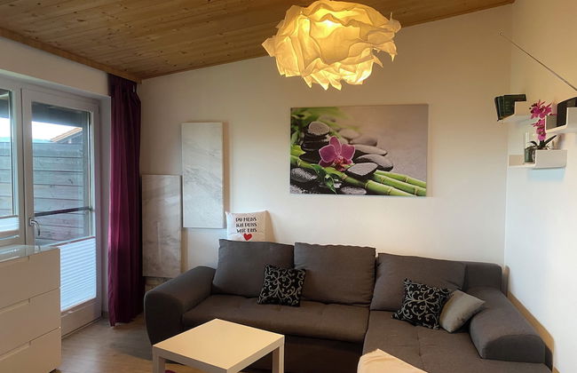 Stylish Apartment With Modern Amenities and Scenic Views - Foto 1