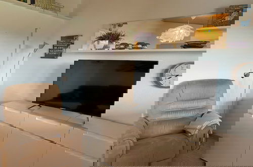Photo 6 - Stylish Apartment With Modern Amenities and Scenic Views