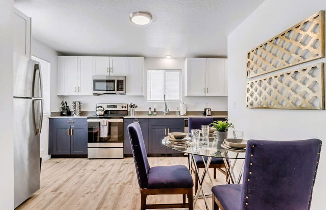 Charming 2BR w King Queen Close to SLC - Foto 6