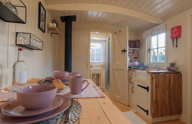 Shepherdshut-cotswolds-petfriendly-woodburner - Photo 11