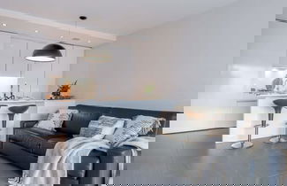 Photo 3 - Modern Apartment in Centre With Parking