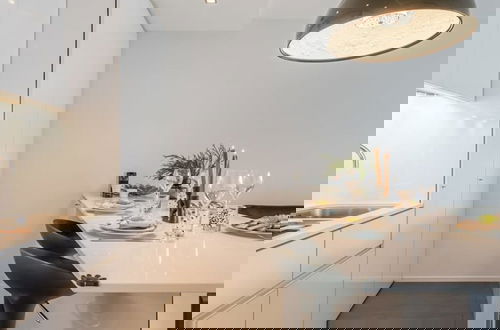 Photo 12 - Modern Apartment in Centre With Parking