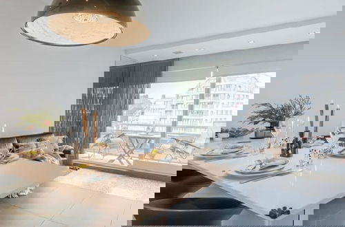 Photo 7 - Modern Apartment in Centre With Parking