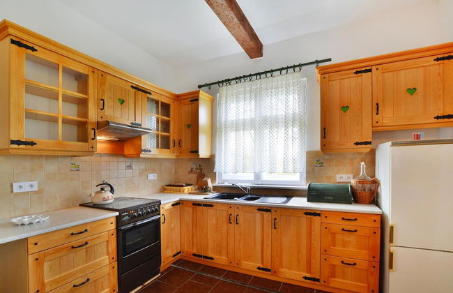 Holiday Home With Fireplace and Private Garden - Photo 7