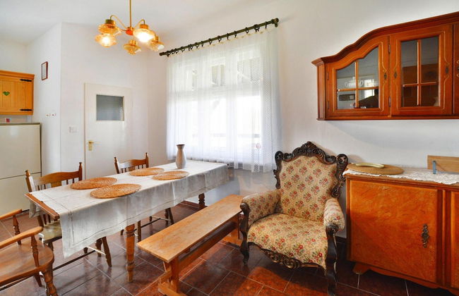 Holiday Home With Fireplace and Private Garden - Photo 12