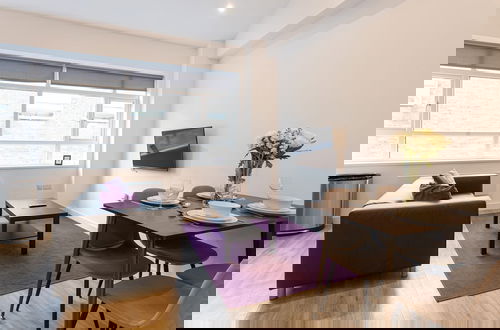 Photo 4 - Modern Spacious Duplex in the Heart of Manchester