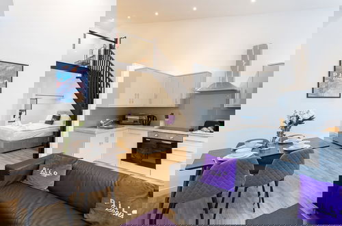 Photo 13 - Modern Spacious Duplex in the Heart of Manchester