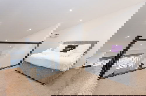 Photo 8 - Modern Spacious Duplex in the Heart of Manchester