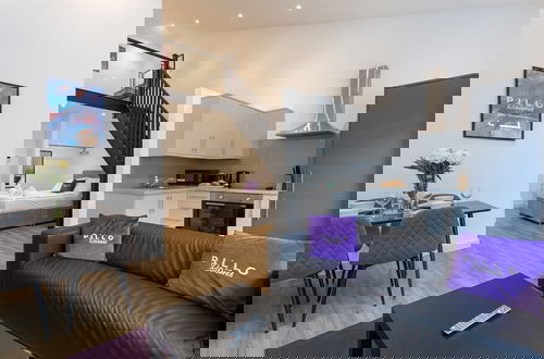 Photo 2 - Modern Spacious Duplex in the Heart of Manchester