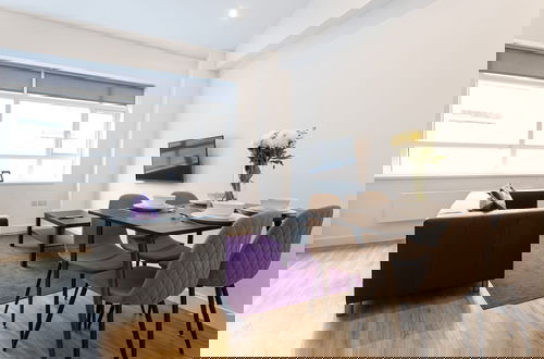 Photo 12 - Modern Spacious Duplex in the Heart of Manchester
