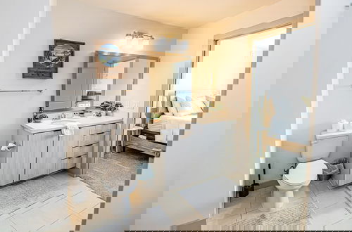 Photo 15 - Charlotte Uptown Fully Furnished Apartments