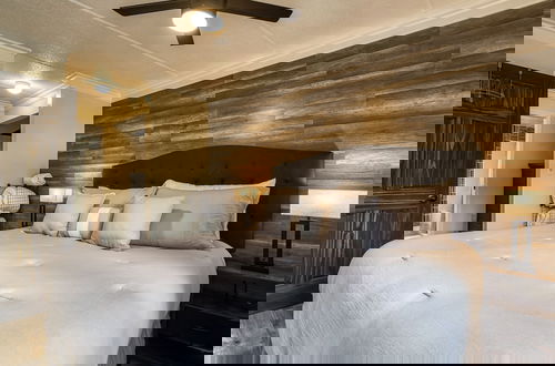 Foto 18 - Modern Style 2 Bed Condo Pool in Gatlinburg