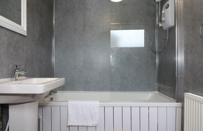 Carnoustie House - East Kilbride - Photo 2