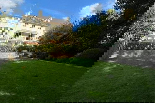 Foto 7 - Park Village East Luxury Apartment
