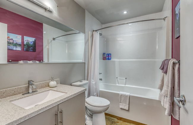 Incredible Views From This Downtown Condo - Foto 12
