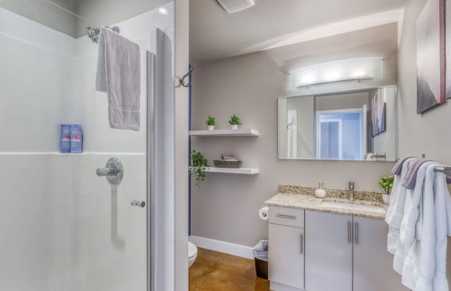 Incredible Views From This Downtown Condo - Foto 13