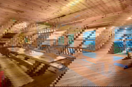 Foto 6 - Luxury 4200 Sqft Log Cabin on 50 Acres Sleeps 16