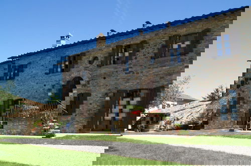 Foto 1 - Nice Apartment With Pool and Beautiful Garden
