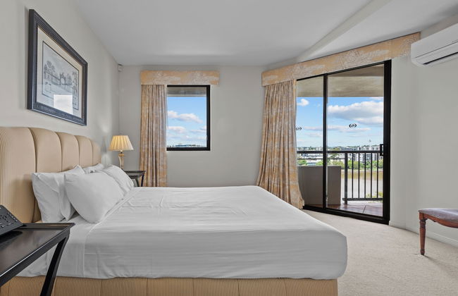 The Oasis Apartments - Photo 9