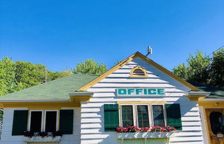 Photo 2 - Green Gables Bungalow Court