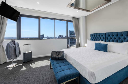 Photo 18 - Meriton Suites Kent Street, Sydney