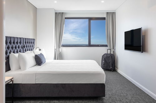 Photo 15 - Meriton Suites Kent Street, Sydney