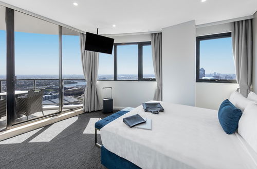 Photo 16 - Meriton Suites Kent Street, Sydney