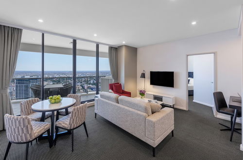 Photo 42 - Meriton Suites Kent Street, Sydney