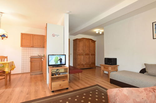 Photo 4 - Spacious Holiday Flat With Garden