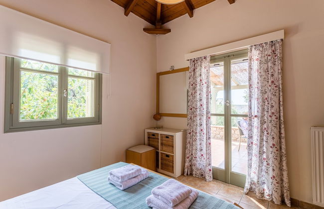 Lithos Stoupa Villas - Photo 20