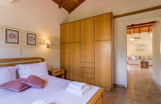 Lithos Stoupa Villas - Photo 15