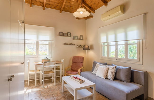 Lithos Stoupa Villas - Photo 3