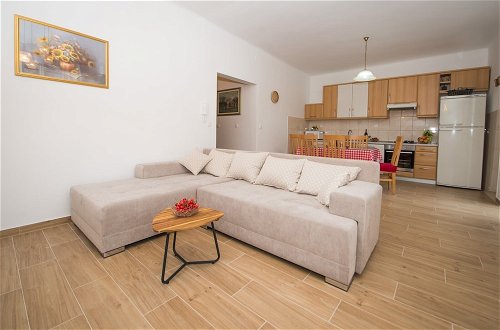 Foto 17 - A1 -spacious Apartment w Patio 40m From the Beach
